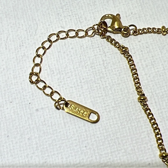 18k Gold Flower Pendant Necklace - Picture 3 of 3